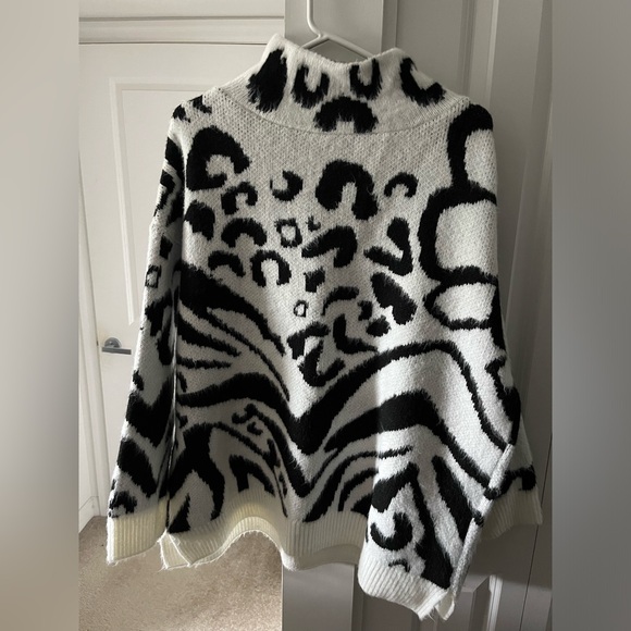 Topshop | NWT Oversized Animal Print Sweater | Size US 4-6 - Picture 3 of 9